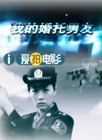 他扒开我的内裤把舌头伸进去